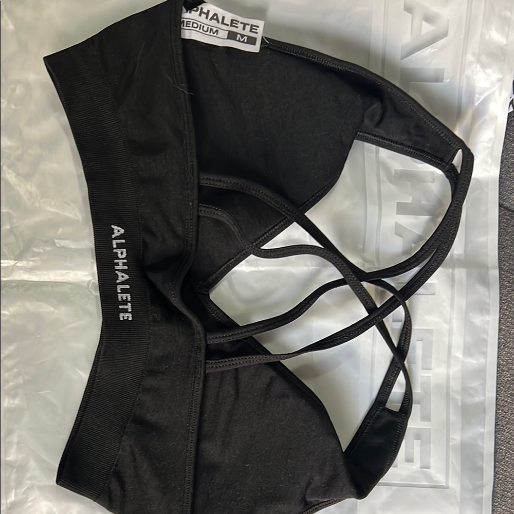Amplify Deep V Bra - Black